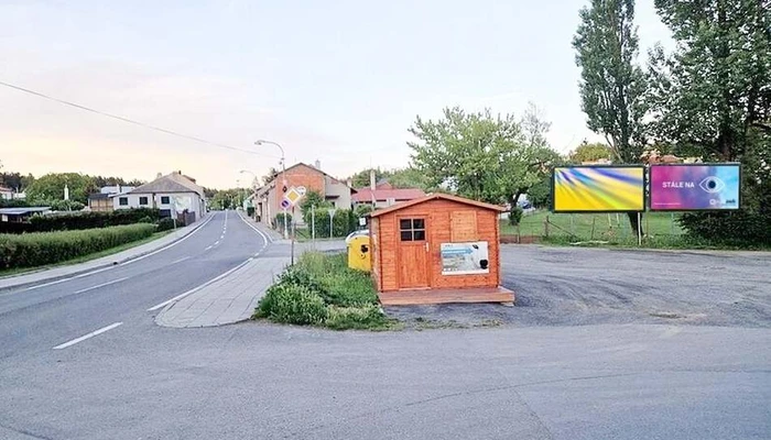 826532